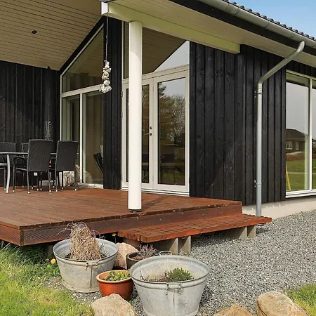 5 Person Holiday In Haarby Feriehus Brunshuse